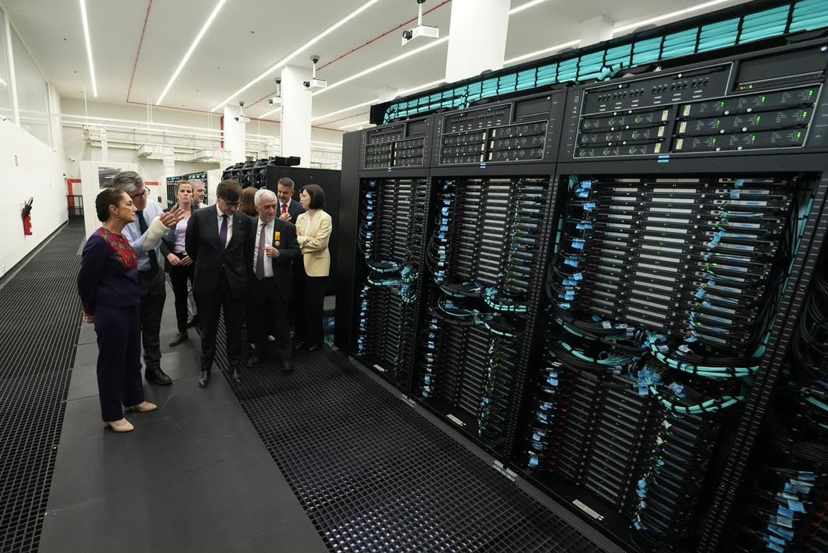 OliviaSalomonV's tweet image. La Presidenta @Claudiashein visitó el Centro Nacional de Supercomputación de #Barcelona, con quienes el @GobiernoMX colabora en el proyecto #Coatlicue, la #supercomputadora mexicana. 🖥️🇲🇽

México construye firme su camino al futuro tecnológico.