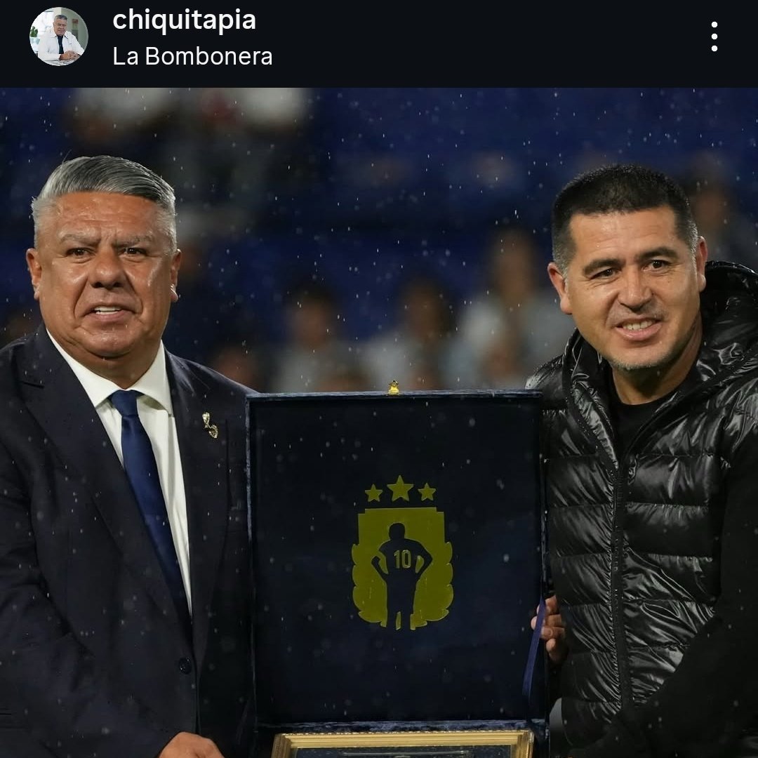 No por nada hubo plaquita de Tapia a Riquelme 
Venia con el VAR a su favor también