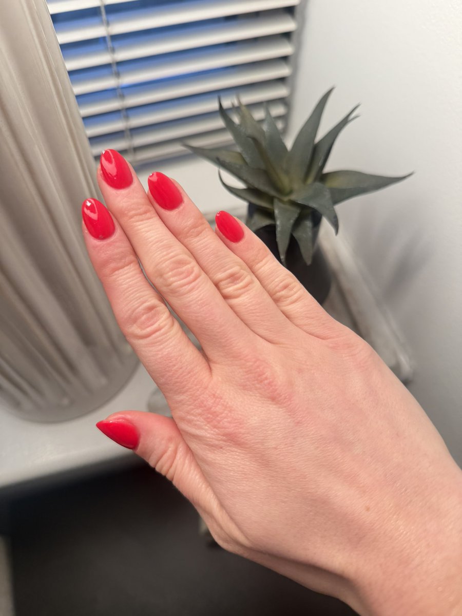 SamSmerechUGC's tweet image. Filming 6 videos for a jewelry brand this week so had to make sure the nails were camera ready ✨💅

This color is going to be perfect for bright spring content! 😍

#ugc #ugccreator