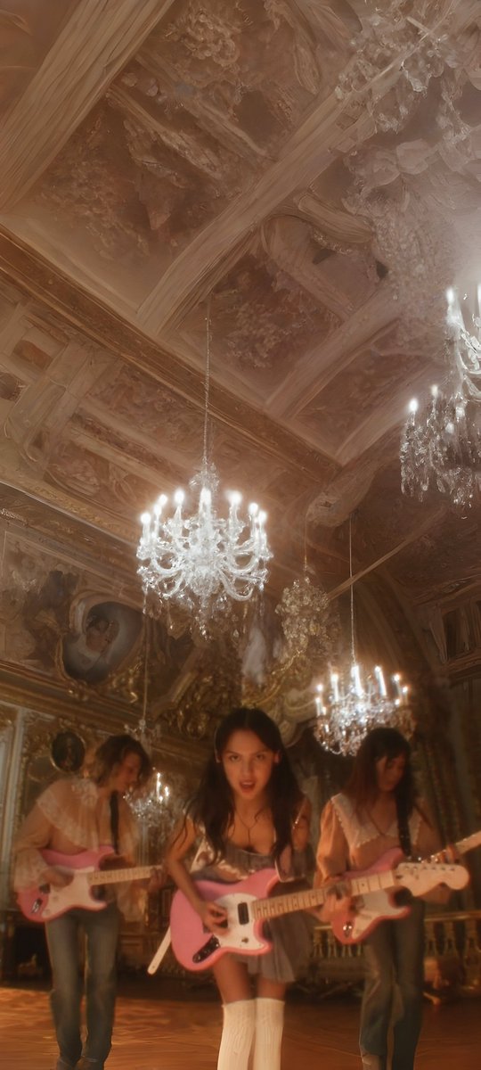 Lockscreen/Wallpaper Olivia Rodrigo Drop Dead

RT se salvou 
Fav se gostou 🩷