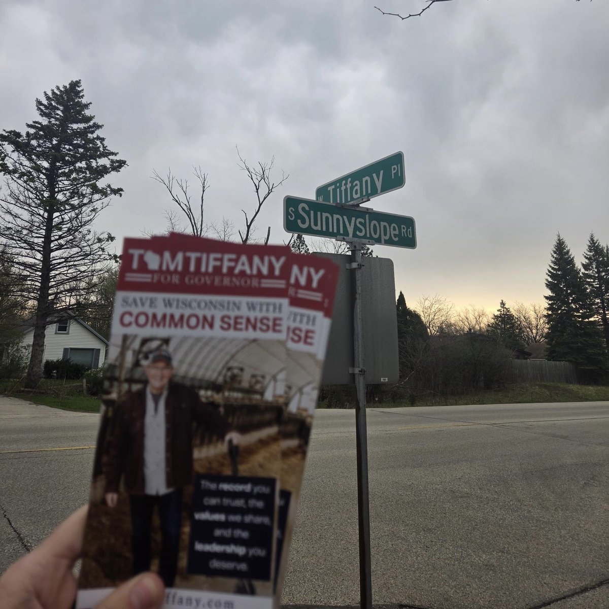 TiffanyWarRoom's tweet image. Team Tiffany is back out knocking doors and collecting nomination signatures. If you’re ready for lower property taxes, lower utility bills, and accountable government, join us today.

🔗 Get Involved: tomtiffany.com/get-involved/