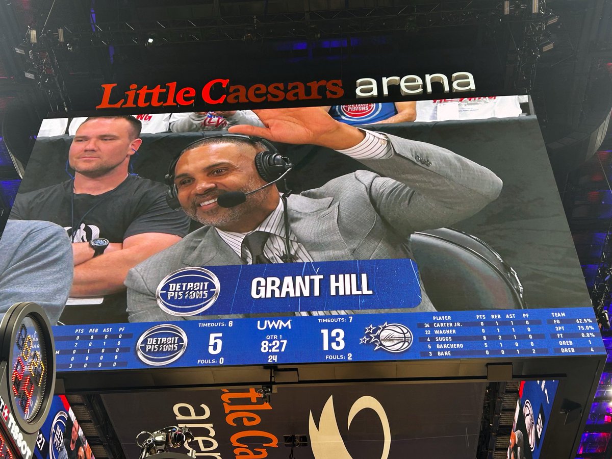 CotyDavis_24's tweet image. Grant Hill introduced at LCA. #Pistons