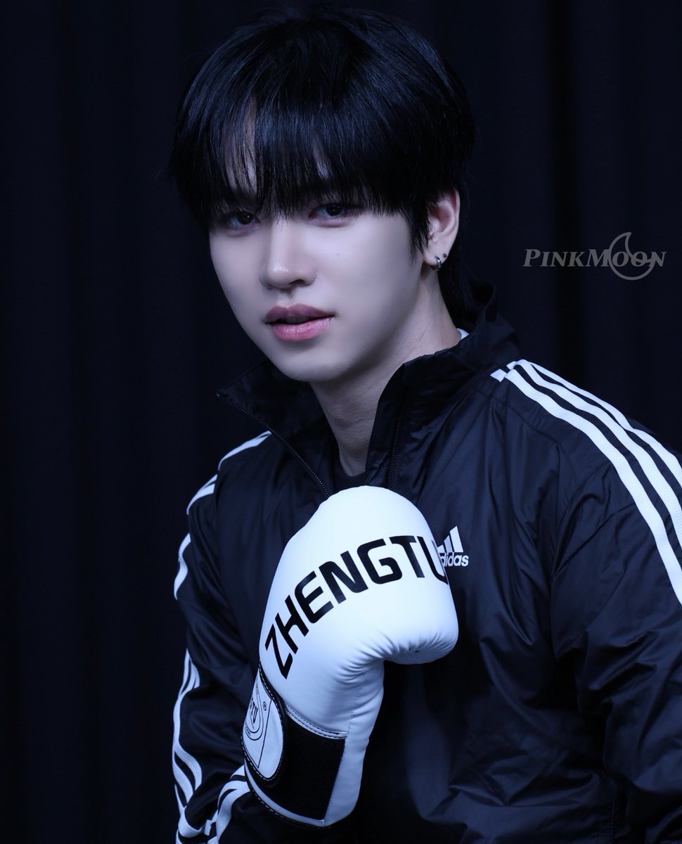 moonlight0y's tweet photo. 4/17 미니레코드

#엔싸인 #nSSign #한준 #HANJUN https://t.co/uVdQNOHtg8