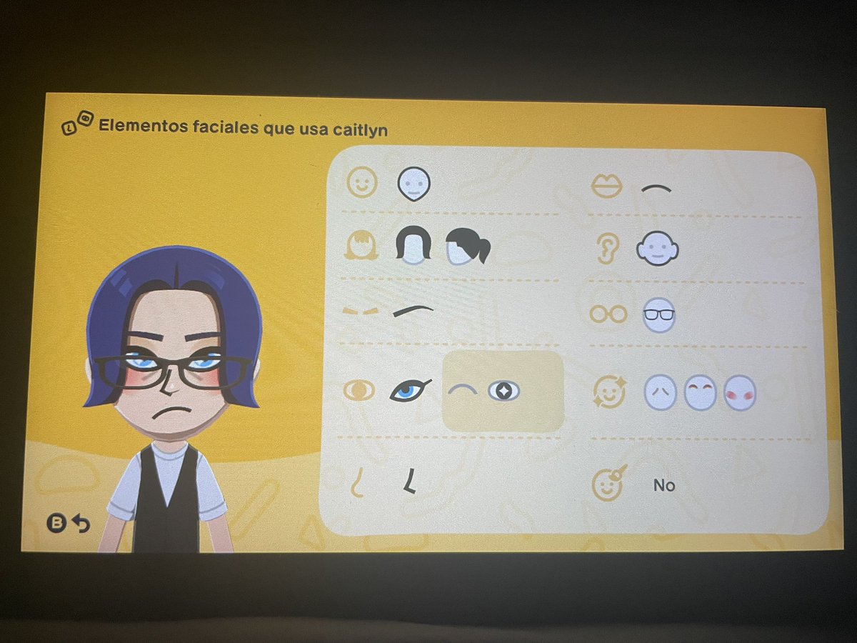 thinkIore's tweet image. cait con gafas es #canon