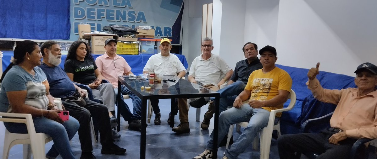 En el PT nos reunimos con Líderes para seguir organizándonos junto a los Trabajadores en la defensa de los Derechos laborales . Vamos al #PrimeroDeMayo 
Con la #CorrientePrimeroDeMayo , la Corriente de los Trabajadores de Venezuela por #SalarioIgualACanastaBasica y soberanía