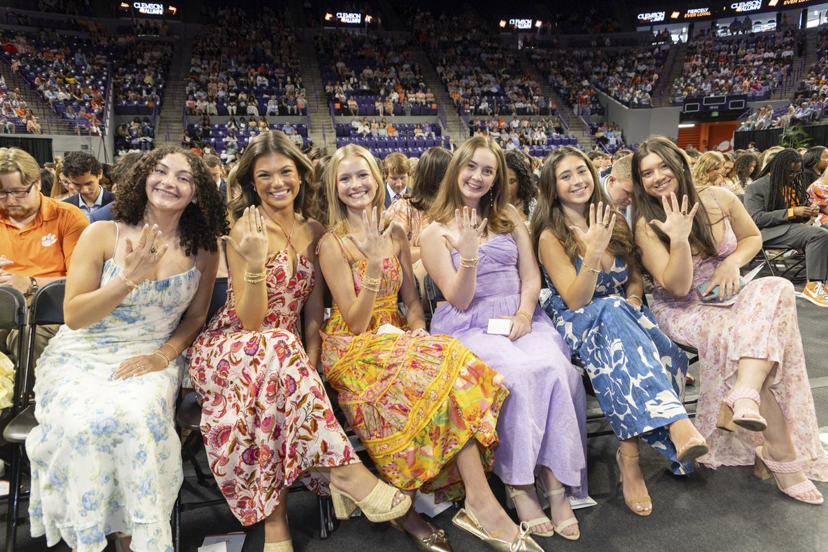 ClemsonUniv's tweet photo. A Clemson tradition unlike any other. 🧡 💍 https://t.co/YQeXMUed7u