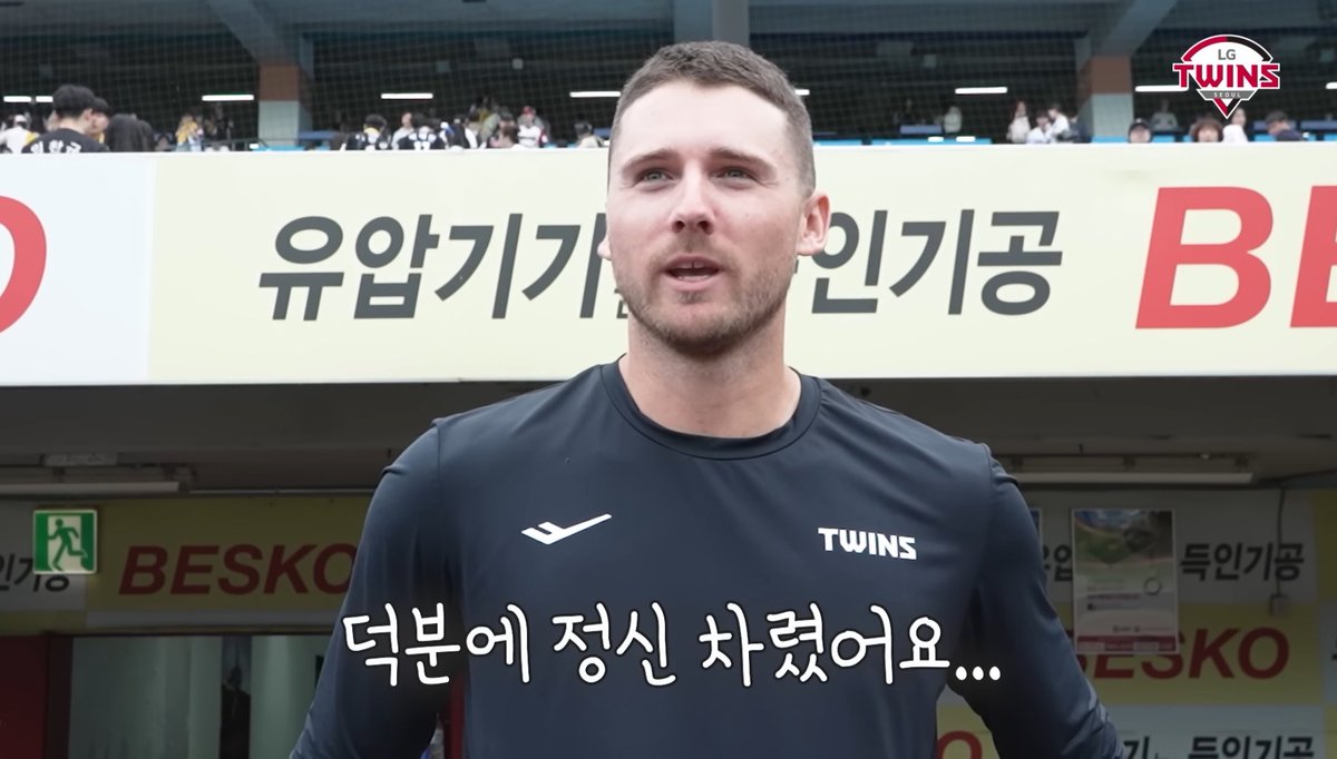 st1llmound's tweet photo. 톨 엉덩이에 타구 맞고 정신 차렷다는 거 왤케 웃김 아 https://t.co/pJME1L0zZ8