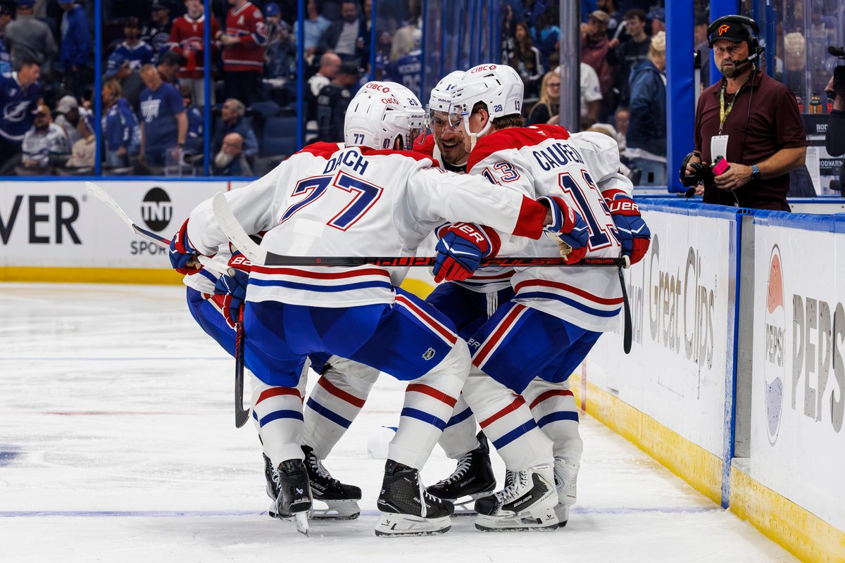 The ✨ Circle of Friendship ✨ but make it winning Game 1 of the #StanleyCup Playoffs!