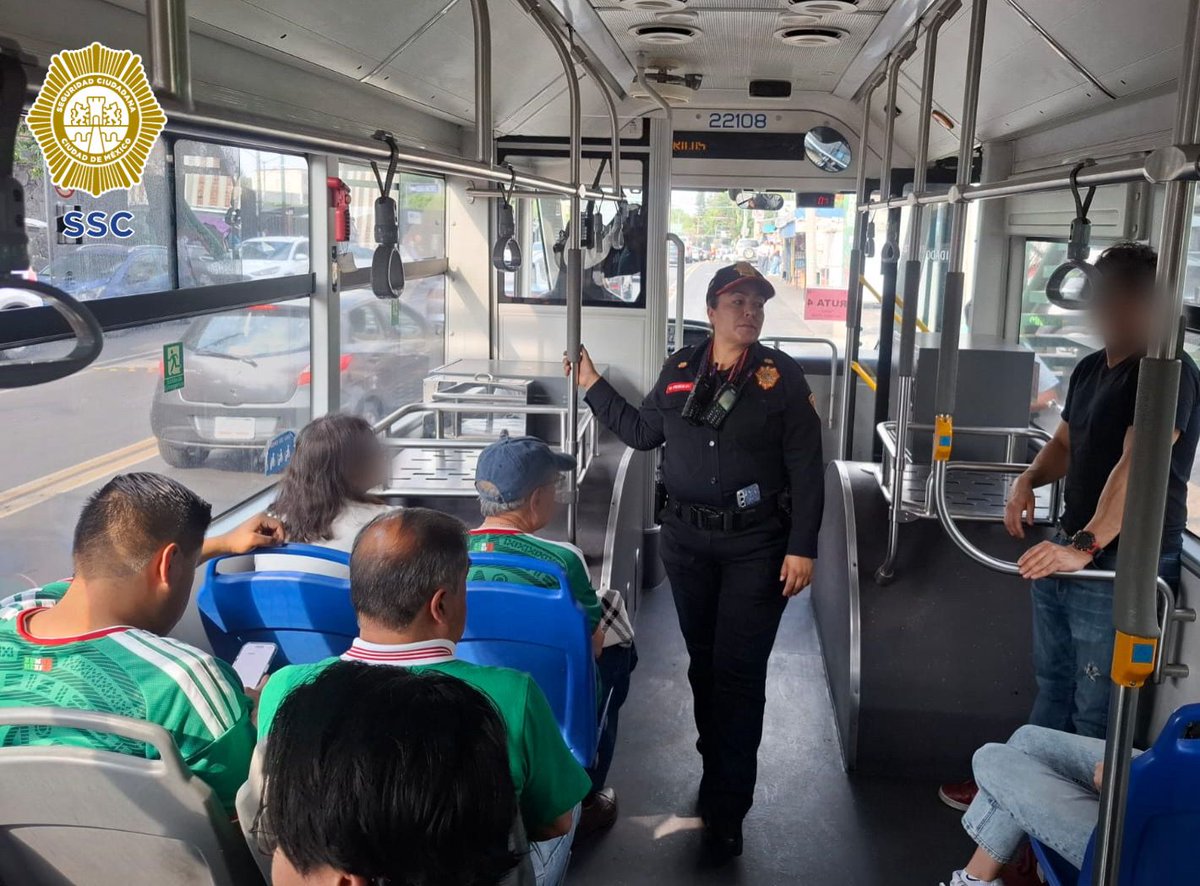 PBI_SSC's tweet image. #EstadioSeguro l Personal de la #PBI de la @SSC_CDMX apoyaron a la ciudadanía que acudió al partido de futbol de "Leyendas de #México 🇲🇽 y Brasil “ 🇧🇷 que se llevó a cabo en el @EstadioBanorte, para el desaforo y que aborden las unidades de transporte público.