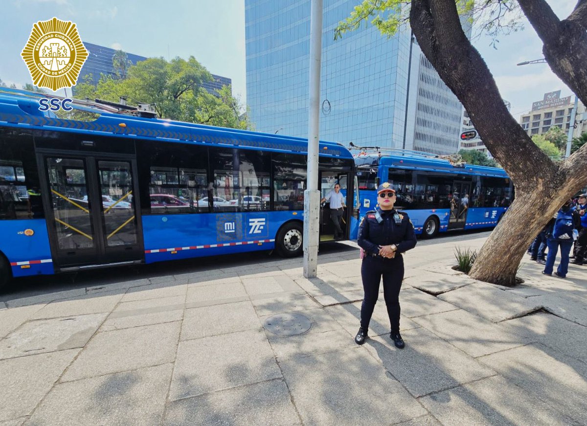 PBI_SSC's tweet image. #EstadioSeguro l Personal de la #PBI de la @SSC_CDMX apoyaron a la ciudadanía que acudió al partido de futbol de "Leyendas de #México 🇲🇽 y Brasil “ 🇧🇷 que se llevó a cabo en el @EstadioBanorte, para el desaforo y que aborden las unidades de transporte público.