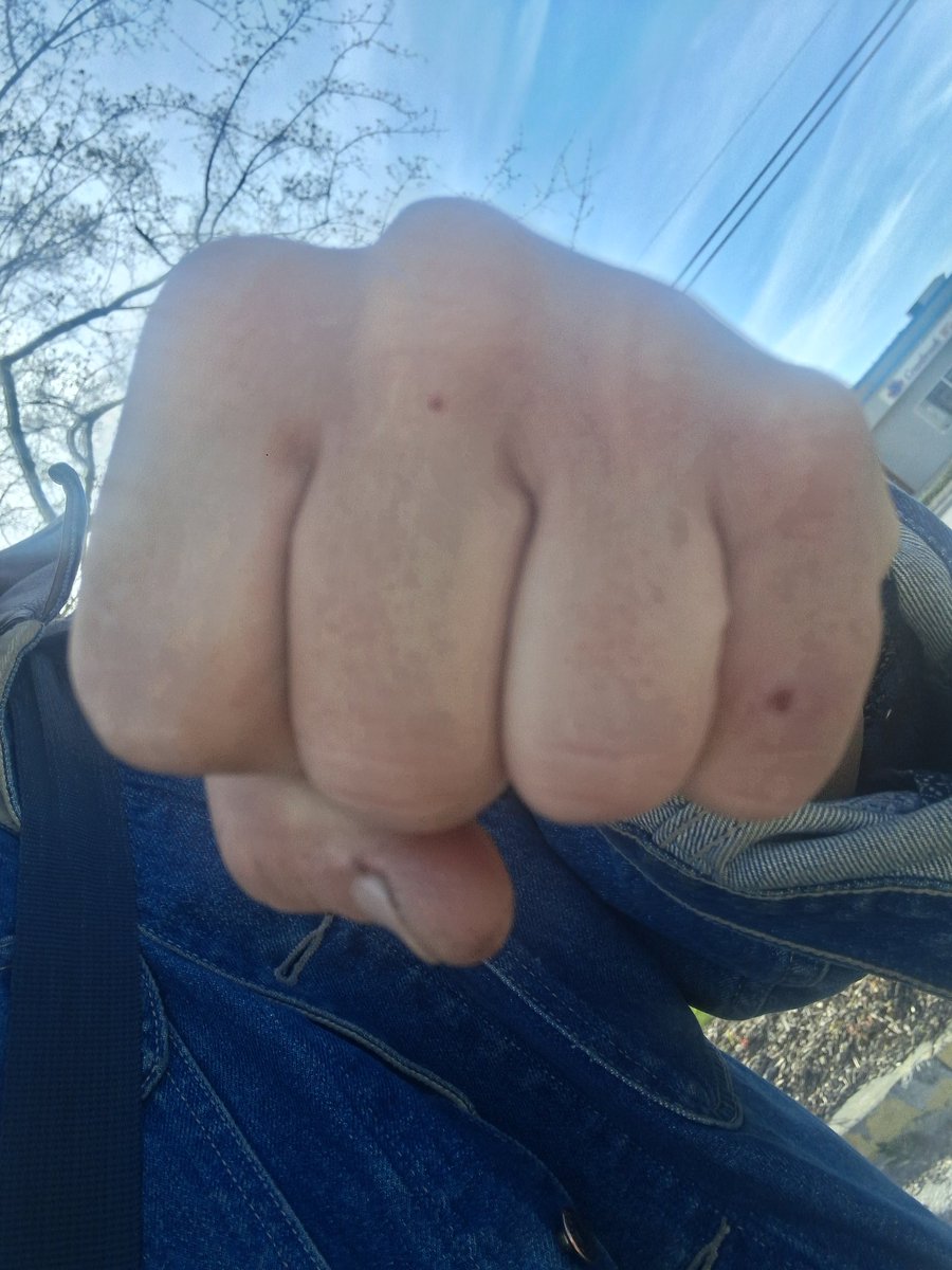 SpeBDbeezknees's tweet image. Word, #HappySunday Fist Bump #Respect 👊