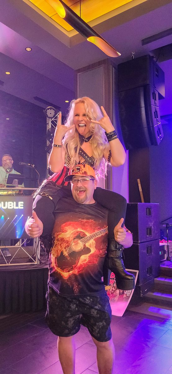 Goldylocksrocks's tweet photo. Great times at @CaesarsSI ! Can't wait to come back!!!
#VoltLounge #GoldylockSBand #CaesarsSouthernIndiana https://t.co/o6o5mQm4Mz