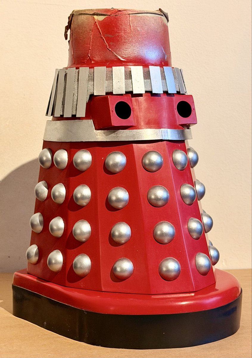 Dalek_Jon's tweet image. Once again progress has been bloody slow but at last the fine mesh and slats are on my ‘Invasion Earth’ red movie #Dalek model.

#DoctorWho #ScaleModel