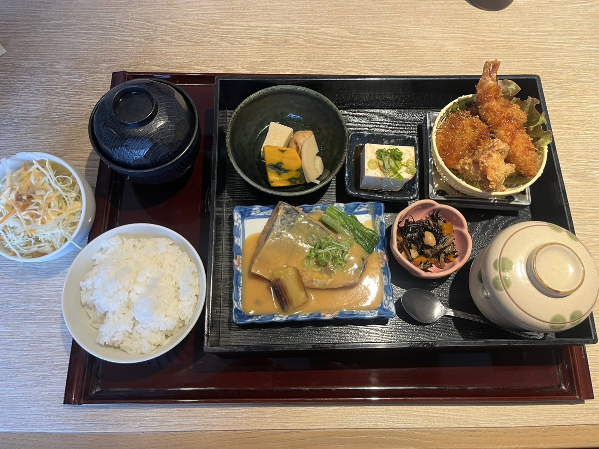 haniwa1982's tweet photo. 日曜日のランチ。
姫路市香路のGOCOLOで、サバ味噌定食。
十分、お腹は満たされるボリュームでした。
#姫路のランチ
#GOCOLO
#お昼ごはん https://t.co/TuQqC1Zmeo