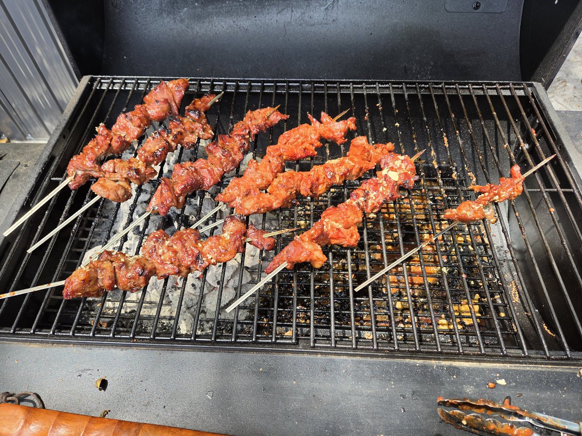 DanVibes10's tweet image. Was grilling it up again today. Today on the menu was Filipino BBQ pork 😋 

#FoodLovers