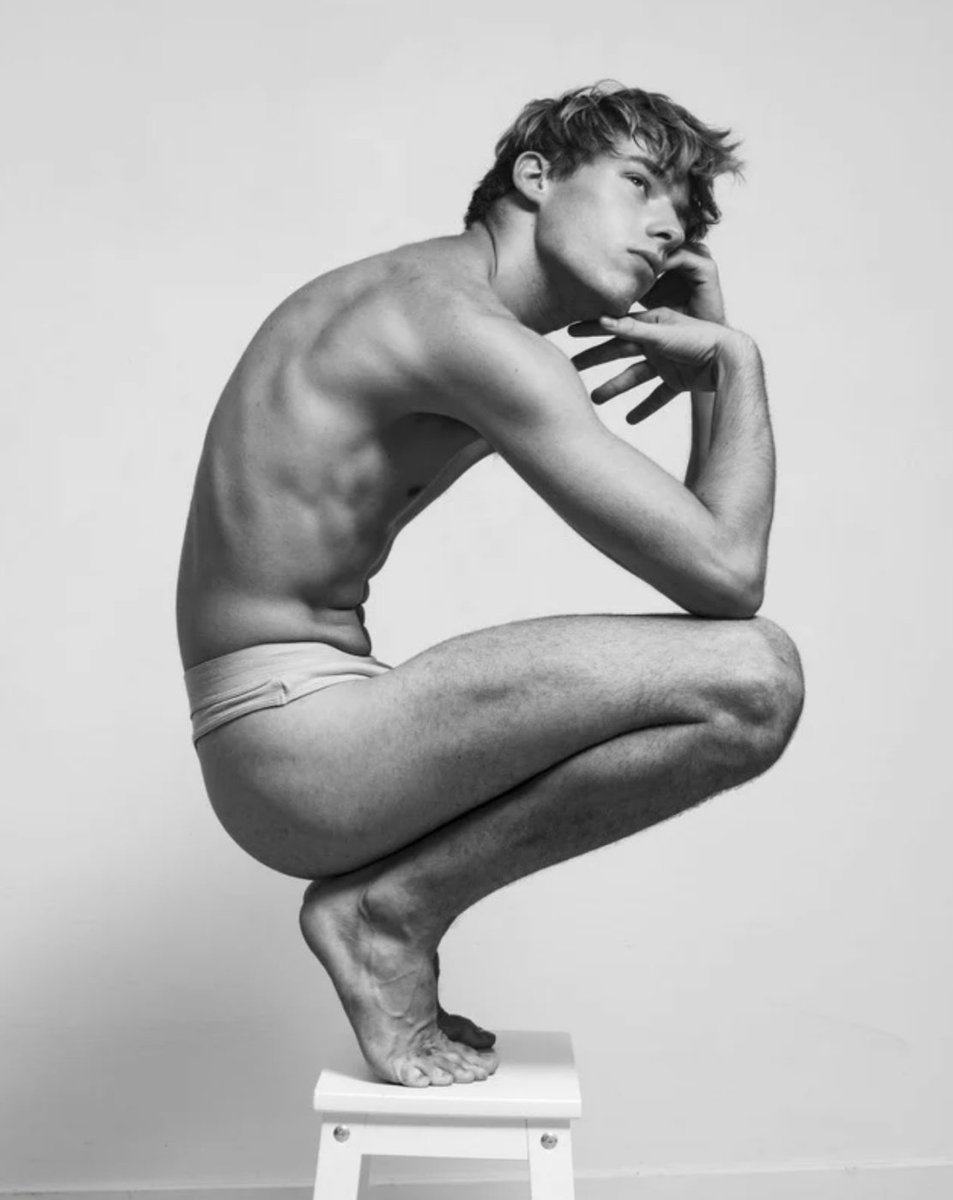 Prince_eliottX's tweet image. La pose du penseur 🤔
#art #photo #gay #mode