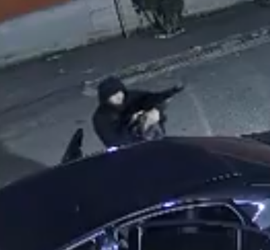 FabrizioLil's tweet photo. @TodoMundoOk Y este queriendo disparar de a 2 armas se creía rambo el loco. https://t.co/oUPn9iPCFU