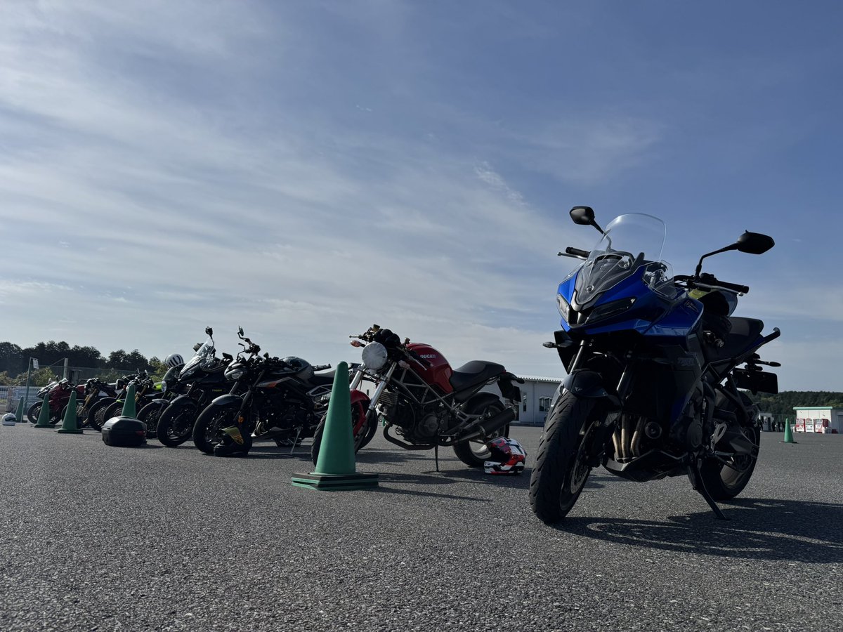昨日の試乗会はたくさんの方にご来場いただきありがとうございました！
本日は袖ヶ浦フォレストレースウェイにてライディングアカデミー開催です🏁