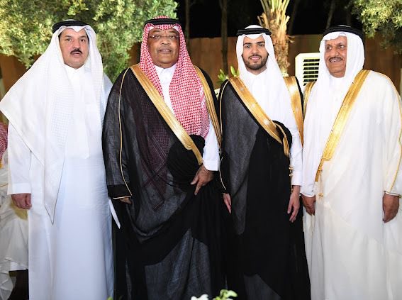 Mtwaijari's tweet photo. سيبقى الشهيد إبراهيم المفيريج خالدا في قلوب كل محبيه.. رجل لا يتكرر بكل ما تحمله الكلمة من معنى.. لا يعوضه احد.. لكن فرحتنا كبيرة بمحله عبدالرحمن الذي سيكون بحول الله شبل من اسد.. ما أكبر فرحتنا ونحن نراه عريساً تحفه كل دعوات من عرف والده وشهامته ومكارمه https://t.co/1EHNJQdnqF