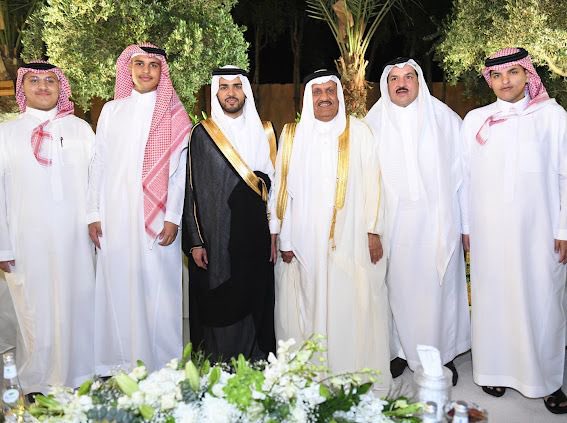 Mtwaijari's tweet photo. سيبقى الشهيد إبراهيم المفيريج خالدا في قلوب كل محبيه.. رجل لا يتكرر بكل ما تحمله الكلمة من معنى.. لا يعوضه احد.. لكن فرحتنا كبيرة بمحله عبدالرحمن الذي سيكون بحول الله شبل من اسد.. ما أكبر فرحتنا ونحن نراه عريساً تحفه كل دعوات من عرف والده وشهامته ومكارمه https://t.co/1EHNJQdnqF