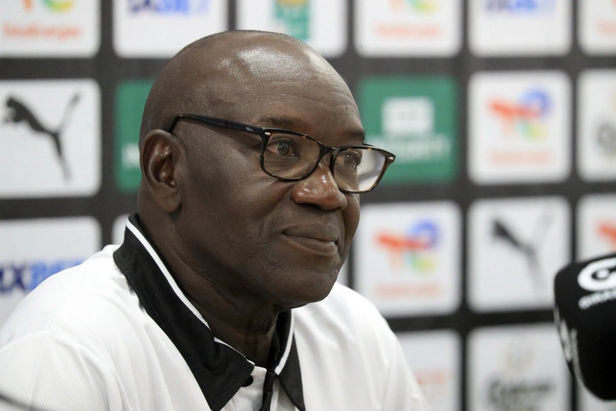 Bravo au coach sénégalais 🇸🇳 Lamine Ndiaye de l'USMA 🇩🇿 pour sa victoire et sa qualification en finale de la coupe de la CAF 👏🏾👏🏾👏🏾
#CAF #Senegal #Algerie
