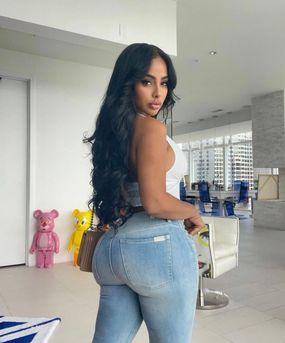 joycelynefair's tweet photo. Lace, denim &amp; Sunday serenity 😌 Who else is living their soft life today? #SundayVibes #OOTD #SoftLife https://t.co/3aWUnH0LSJ