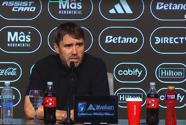 Una más... El otro día dije que el diagnóstico era el correcto ("Hay que correr menos y jugar más") 
Recién #Coudet dijo "TENEMOS QUE TRABAJAR PARA SER MÁS DIRECTOS" y la realidad es que no se ve un trabajo para no tener errores sonsos, para tener más juego, pase filtrado, etc.
