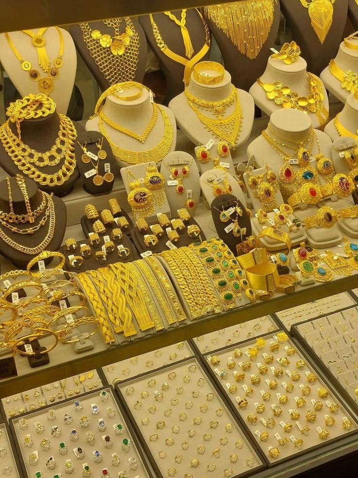 Amira360178's tweet image. Very crescent moons andvery masakareen ❤
I am the princess of gold and nothing but, and 21 karat 👌🏻💃

#Austria #UAE #ltaly ذهب_مجوهرات#