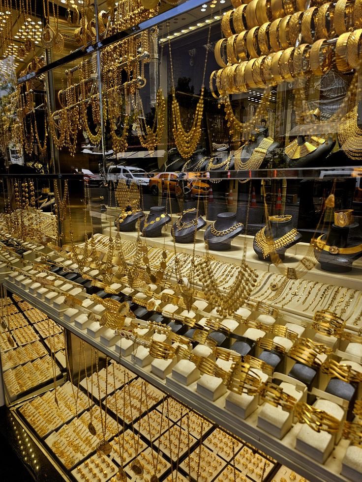 Amira360178's tweet image. Very crescent moons andvery masakareen ❤
I am the princess of gold and nothing but, and 21 karat 👌🏻💃

#Austria #UAE #ltaly ذهب_مجوهرات#