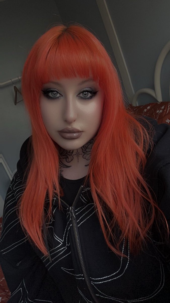 𝓩𝓸𝓮 🎃 tweet media