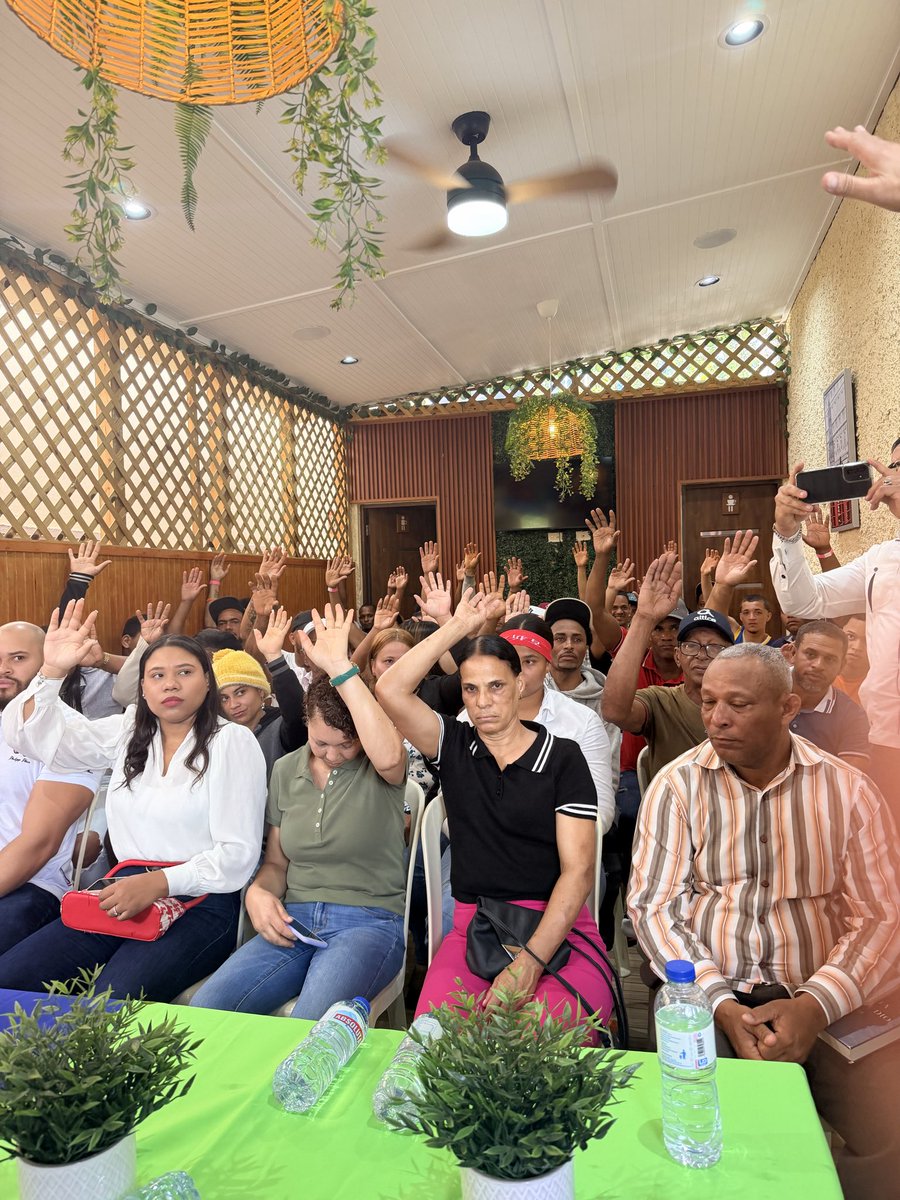 JeanCarMarte's tweet photo. 📍 San José De Ocoa, Peravia y San Cristóbal

🗓️ Continuación de visita a dirigencias provinciales. 

En el día de hoy culminamos con éxito una jornada intensa este fin de semana de visita a 6 provincias, donde pudimos evidenciar el entusiasmo de todos nuestros compañeros y compañeras, donde seguimos celebrando Asambleas Provinciales para la reestructuración y crecimiento de nuestro Partido Primero la Gente (PPG). 

¡Las puertas están abiertas en el partido del futuro y las oportunidades!