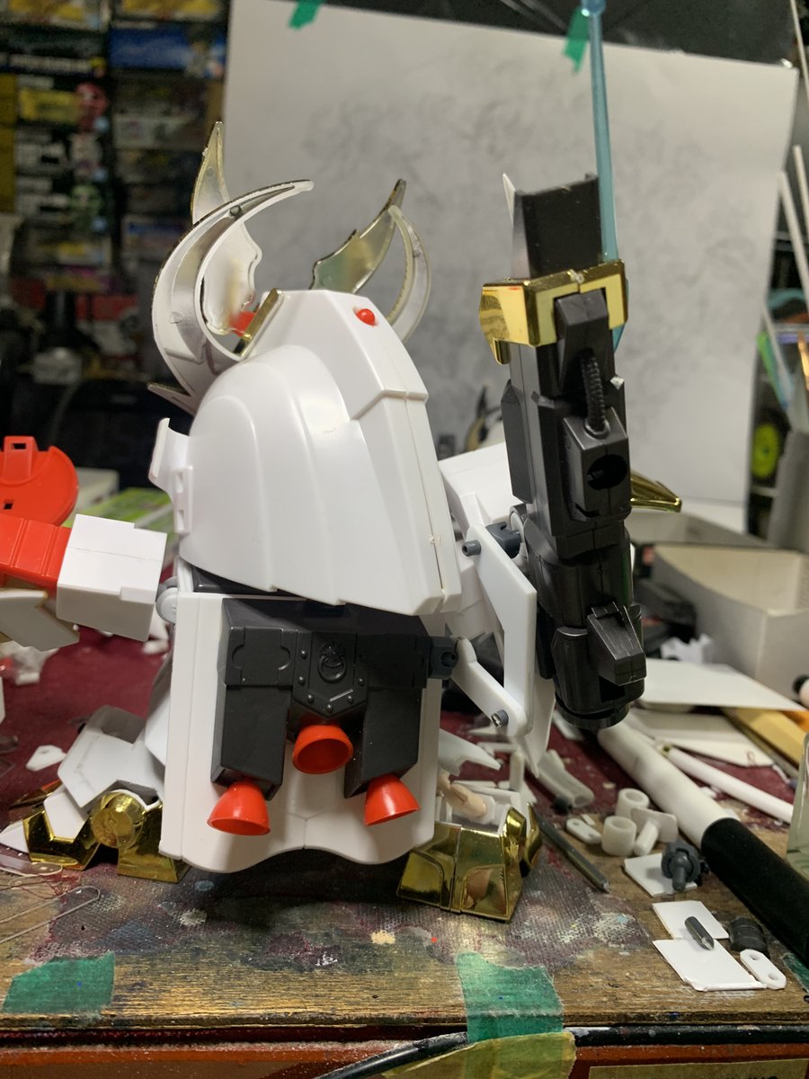 大鎧の肩は腕の上げ下げだけでなく頭の向きを左右に振る際も兜と干渉しまくるのでややこしいっす。