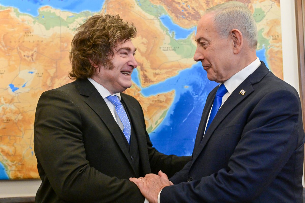 ChtvH3124's tweet image. #NOTICIAS #CHTV #INTERNACIONAL 

👉🏻 Netanyahu y Milei firman en Jerusalén los “Acuerdos de Isaac” para fortalecer cooperación bilateral

El primer ministro de Israel, Benjamín Netanyahu, y el presidente de Argentina, Javier Milei, firmaron en Jerusalén los denominados “Acuerdos