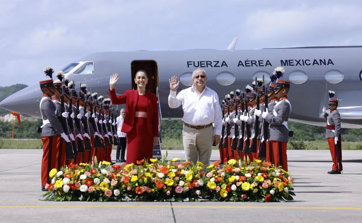 La tiranA <a href="/Claudiashein/">Claudia Sheinbaum Pardo</a> es una FARSANTE.

Su viaje en avión comercial rumbo a España fue sólo una vil pantomima para engañar a los chairos. 

¿O no se acuerdan cuando viajó a Centroamérica con su avión Gulfstream del ejército?

La “austeridad” es una FARSA. 👇