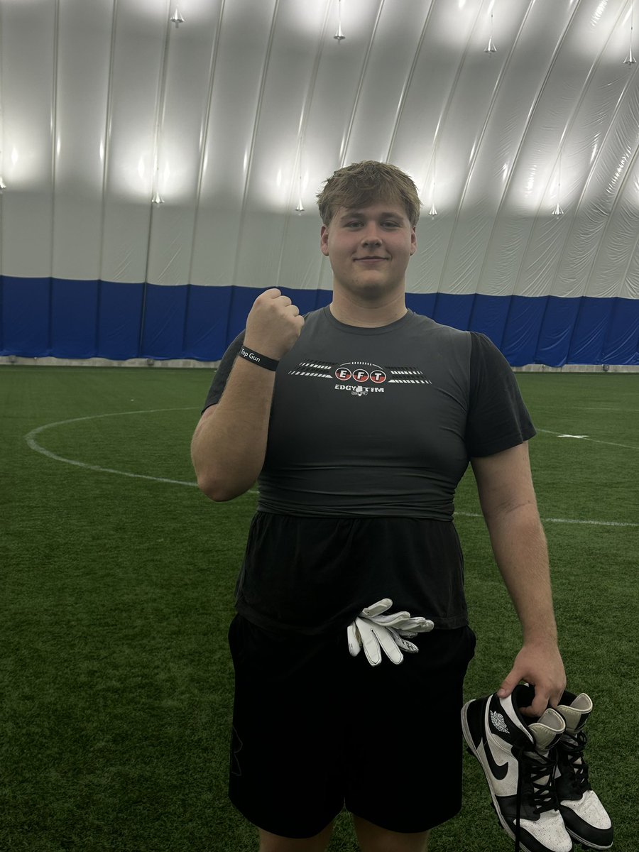 EvanPhillips58's tweet photo. I had a good showing today at the EdgyTim Showcase this afternoon, earning top performer and dominating in the 1on1s @EDGYTIM 

@CoachAndersonOL @CoachBigPete @PrepRedzoneIL @Bryan_Ault @AllenTrieu @GregSmithRivals @Channel1450com @DerekParris https://t.co/Xz1H9VECWE
