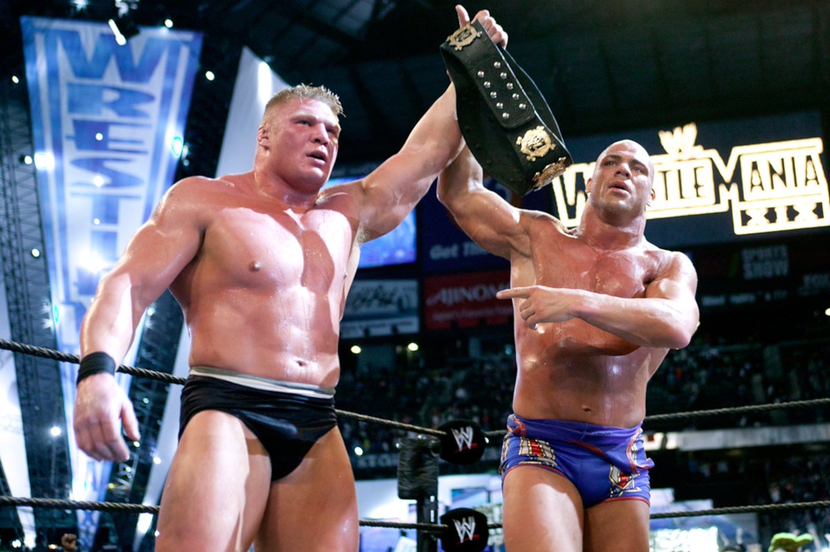 Ibrahemalkatb's tweet photo. #wrestlemania
عصور مختلفة 
لكن المشترك أن أسطورتين يتشاركون نهاية تعيسة لمسيرتهم العظيمة 
خسارة بروك مو دفع بنجم شاب (مع إعجابي الشديد في اوبا) بل الدفع بنجم شاب يكون عن طريق نزال محترم يحترم مسيرة الأسطورة وأعتزاله مو إهانة للجمهور ولمصارع مسيرته حافلة بالإنجازات الكبيرة ... https://t.co/LuuY0llYCp