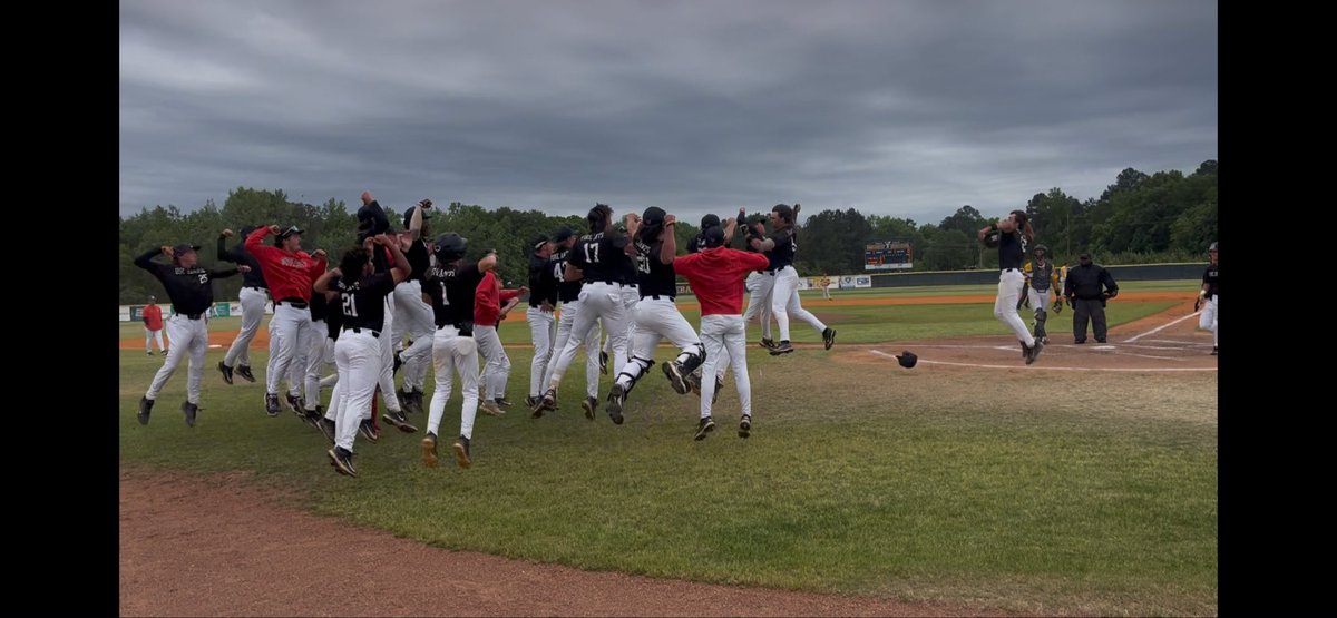 JB19Bates's tweet photo. @CarewBates @cholbrook2 @CofCBaseball @USCSumterBSE @WillDorton24 @LeeCurtis__ BOOM 💥 https://t.co/y7HteD5KpX