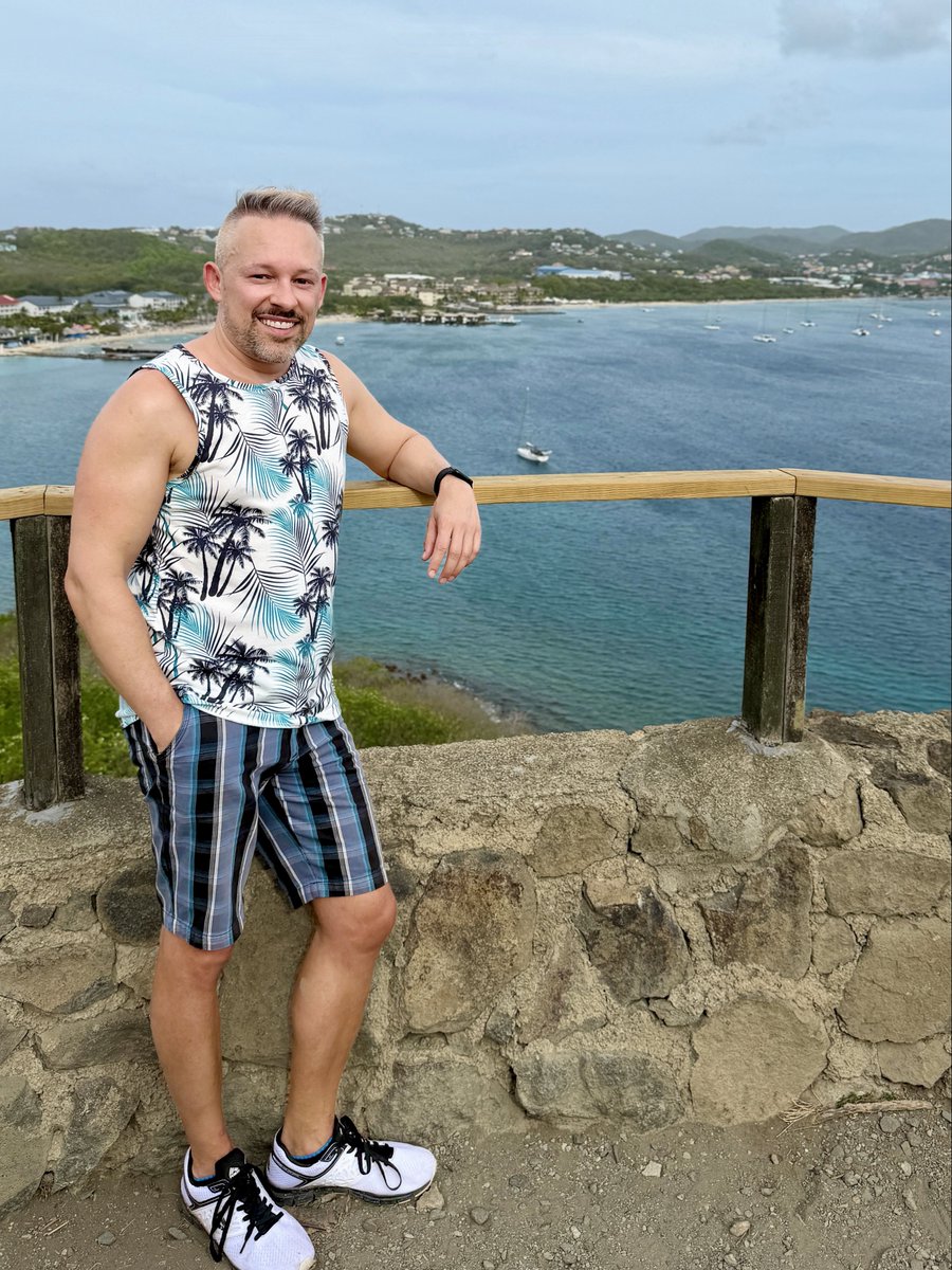 JoshRimer's tweet photo. Not your average viewpoint! ⛰️👀 I spent an afternoon exploring Pigeon Island in St. Lucia - part mini hike, part pause every few seconds because it’s too pretty. 😍 The island is also home to old wartime ruins, which makes the whole place feel like a little step back in time. 💣 https://t.co/gcxPVCVA95