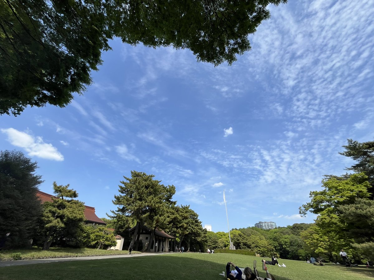 warasaburi's tweet photo. 金は泊まりに行き土曜の朝はふわふわパンケーキのモーニング。
帰宅して片付け洗濯、かなしみを感じながら体をうごかす。
日曜は不用品を引き取ってもらったり、お礼をしに行ったり、墓参りしてから、
散歩してスーパーでランチを買って芝生でビール。
帰宅して買い物行って仕事の準備。
そんな週末。 https://t.co/TTc8UYNZ8L
