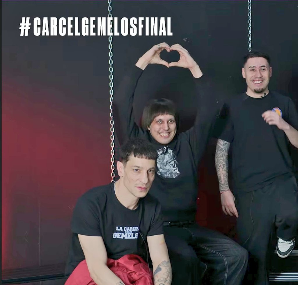 gatalansky's tweet photo. GRACIAS MAXI POR TANTO 🖤🖤🖤🖤

#CarcelGemelosFinal https://t.co/mFOzpfKtei