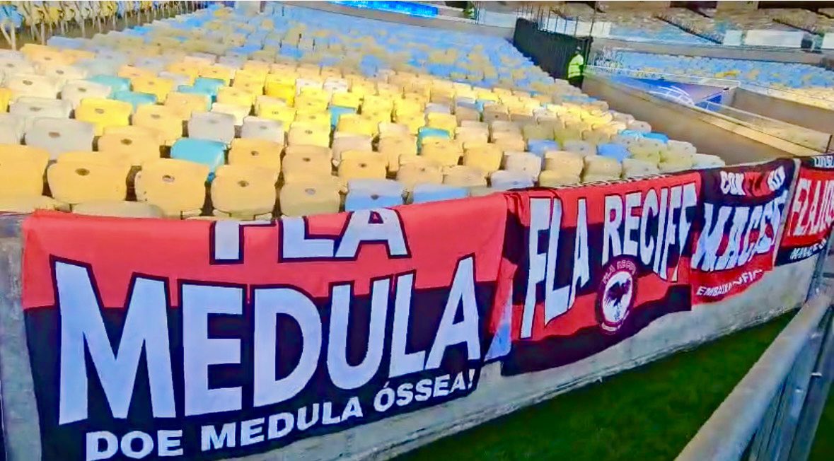 DedecoFlaMedula's tweet photo. Nossa bandeira está presente hoje no Maracanã. #flamedula #flamengo https://t.co/MV9y4Og58P
