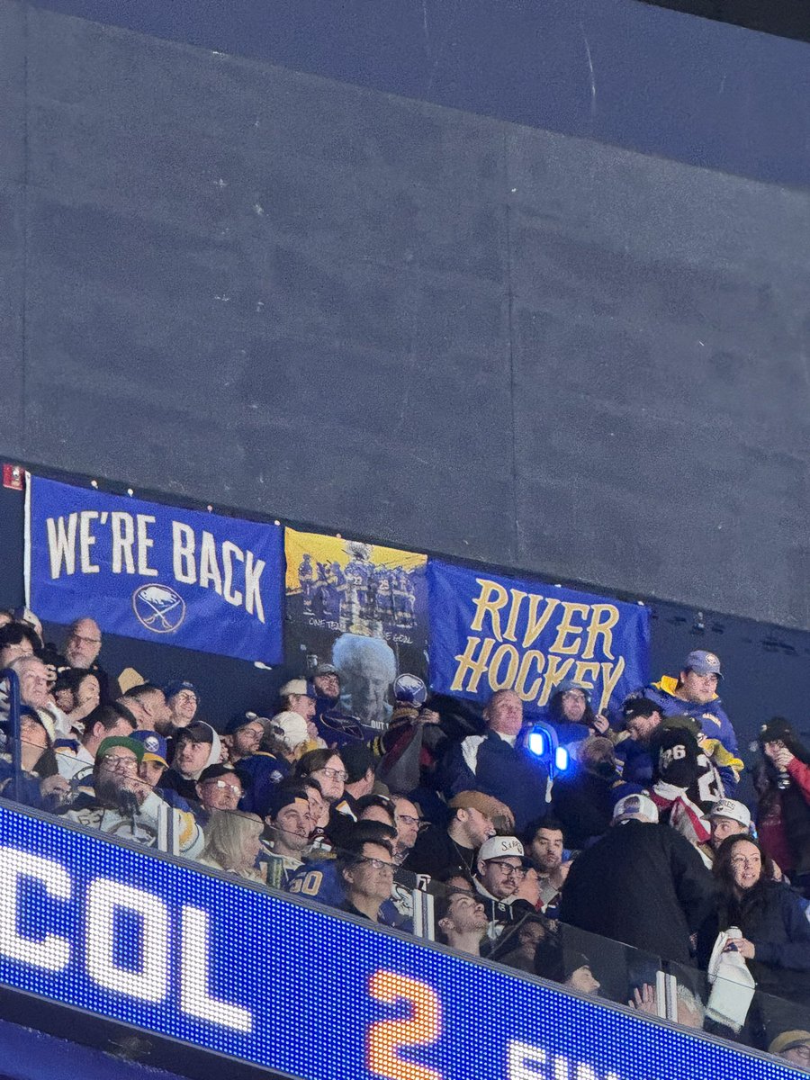CryptoBillss's tweet photo. Loving these signs! #Sabrehood #LetsgoBuffalo https://t.co/uxmlVssWtK