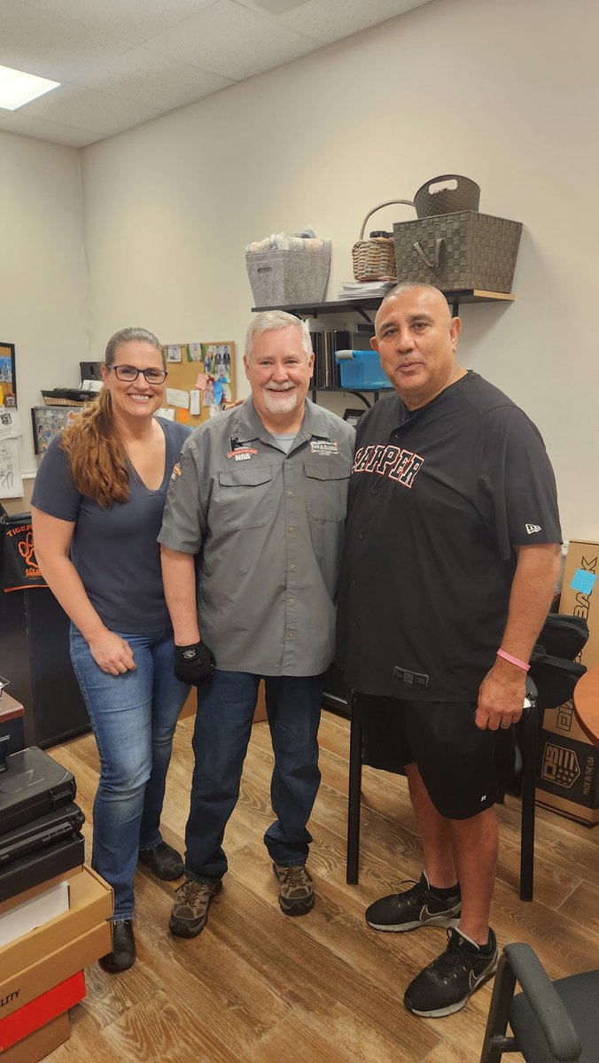 Sapper_Assoc's tweet image. Thanks to our partners @BowandBarrel for their support of the 2026 Sapper Rendezvous and Best Sapper Competition. Thanks to Vance and the Boss! #SLTW! @Drive_On_Sapper @ghorstkj @ghorstkj @johnnygi30 @SapperNacho @Official_Sapper @ochoadf09