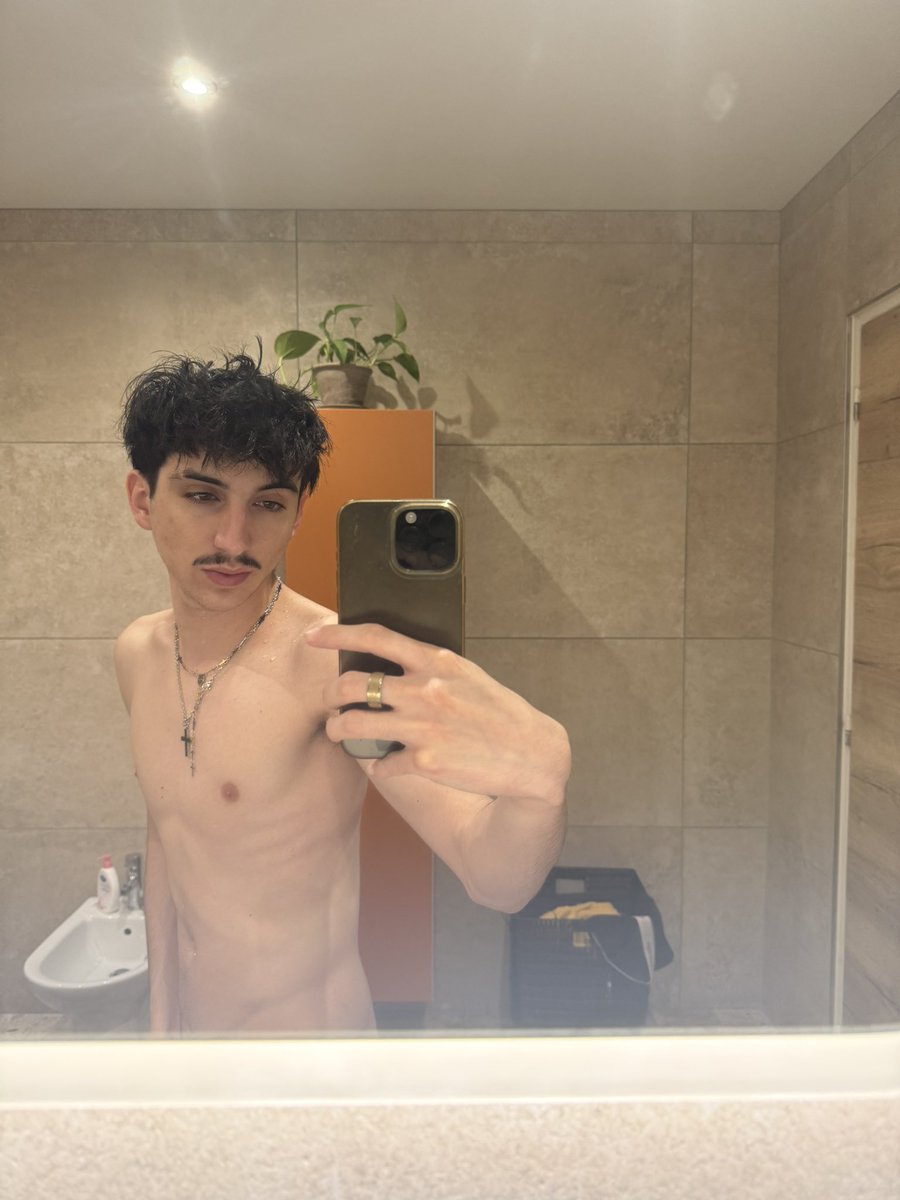 OF FREEE 100% tweet media