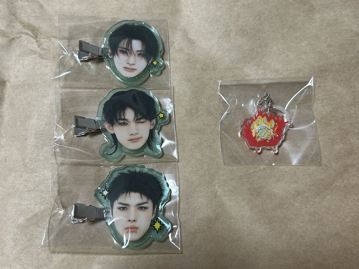 Y U R I 🍓🌛 tweet media