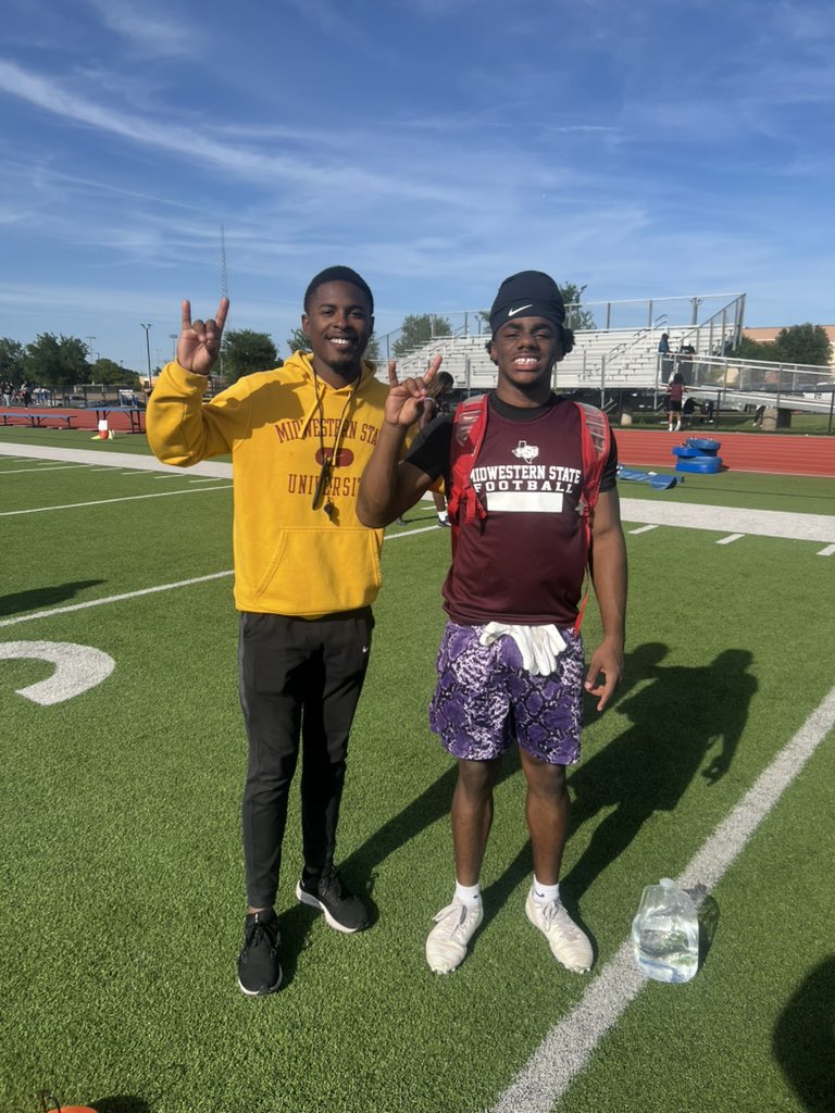After a great camp in Midlothian, i am more than blessed to say i have received my second offer from <a href="/MSUTexasFB/">Midwestern State Football</a> #agtg 
<a href="/CoachWhitaker_/">Norbert Whitaker Jr.</a> <a href="/amsler_drew/">Drew Amsler</a> <a href="/d_hunter32/">Coach Hunter</a> <a href="/CoachKirkBryant/">Kirk Bryant</a> <a href="/TFloss32/">Todd Glawson</a> 
<a href="/JamesMayden/">Coach James Mayden</a> <a href="/Lettfootball/">Rowlett Eagle Football</a>