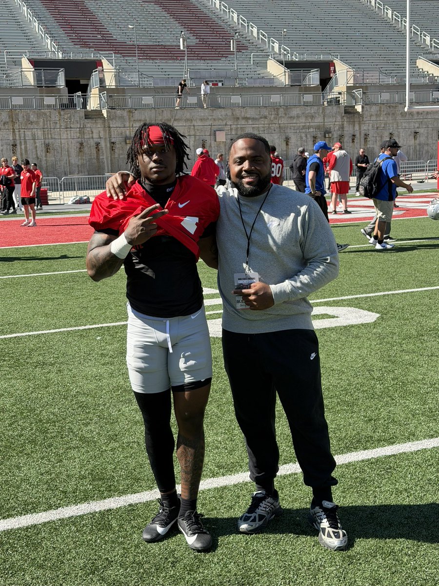 KoachMak's tweet photo. Glad to see 7 thriving at Ohio State and making the most out of his opportunity. 

Shoutout to @Locklyn33, @CoachDDudley, @Coach_Hankton and the @OhioStateFB staff for the amazing hospitality the past few days.

#WAWG ➡️ #GoBucks https://t.co/NGTkcnZq6P