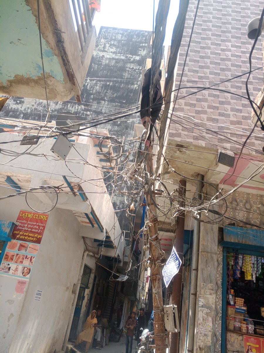 princes220819's tweet photo. Sadarpur Colony Street No. 7 How long will these wires remain hanging like this? When will the electricity department fix them? These wires are hanging so loose in front of the house's gate that it's a problem @1912PVVNL @CMOfficeUP @dmgbnagar @noida_authority @UPPCLLKO @CeoNoida https://t.co/FBBOR98Yb3