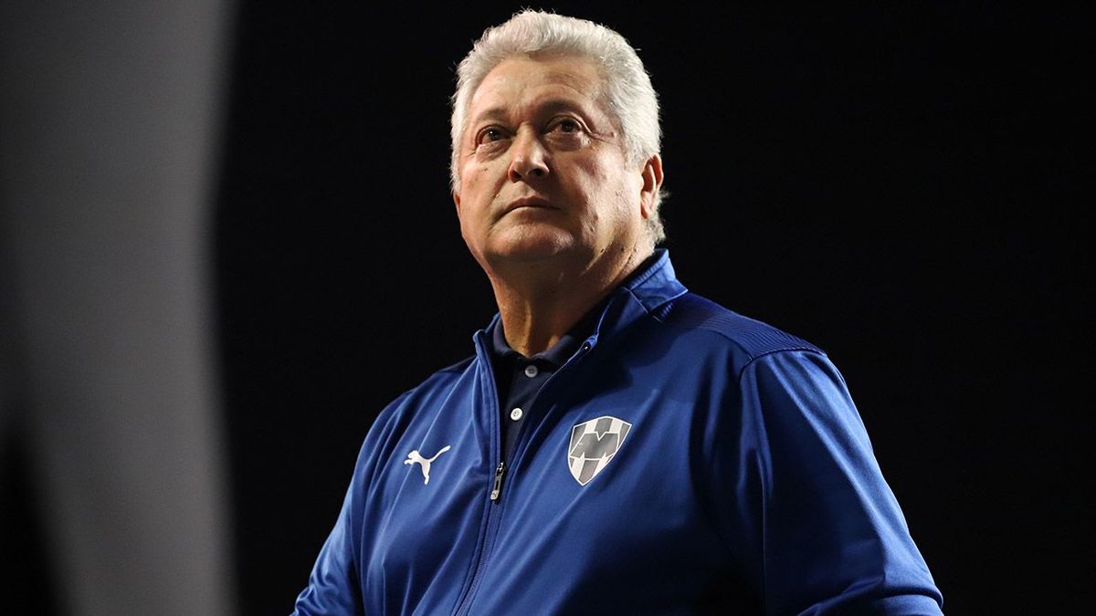 🚨 Anoche se reunió el consejo de #Rayados debido a otro candidato a la Presidencia Deportiva: Víctor Manuel Vucetich.

‘Diablo’ Fernández y Manuel Filizola ya contactaron al ‘Rey Midas’ para conocer condiciones y disposición.

<a href="/FUT_sinFrontera/">Fútbol Sin Fronteras</a>