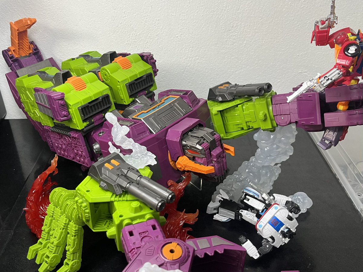 insomnioarchive's tweet image. Decepticon Scorponok 

#transformers #transformerscollection #toyphotography